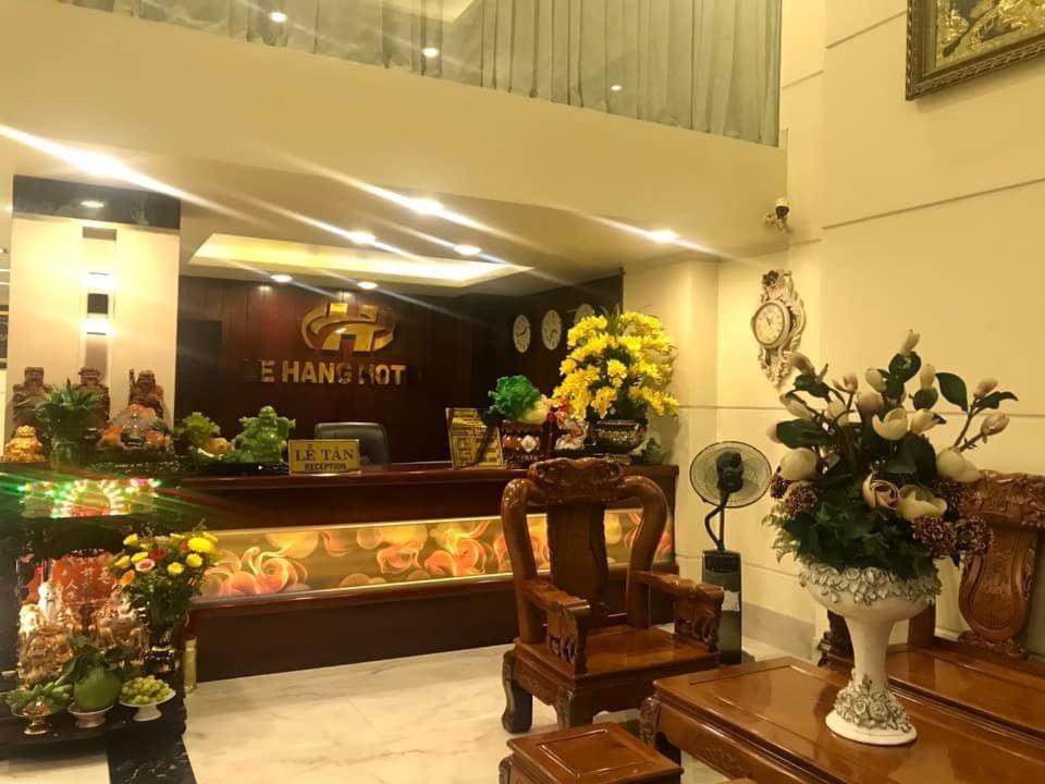 Khach San Le Hang Long Xuyên Exteriör bild